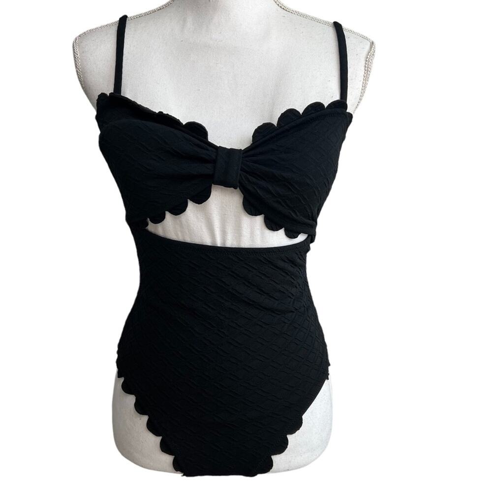 CUPSHE BLACK ONE PIECE WOMEN MEDIUM SCALLOP SLIMMING BEACH SWIMSUIT BRAND NEW